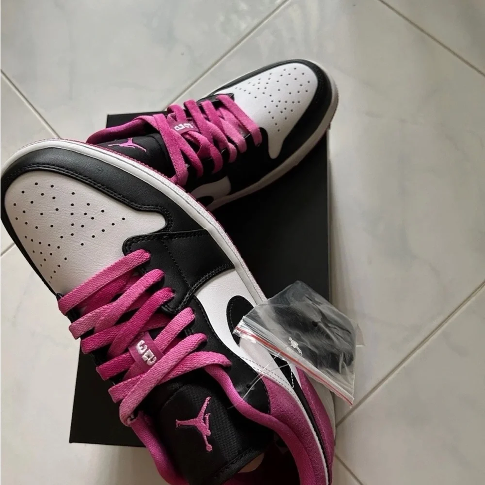 Deadstock Authentic with OG Box Air Jordan 1 SE Men’s Black/Fuchisa 8.5 - Picture 8 of 8